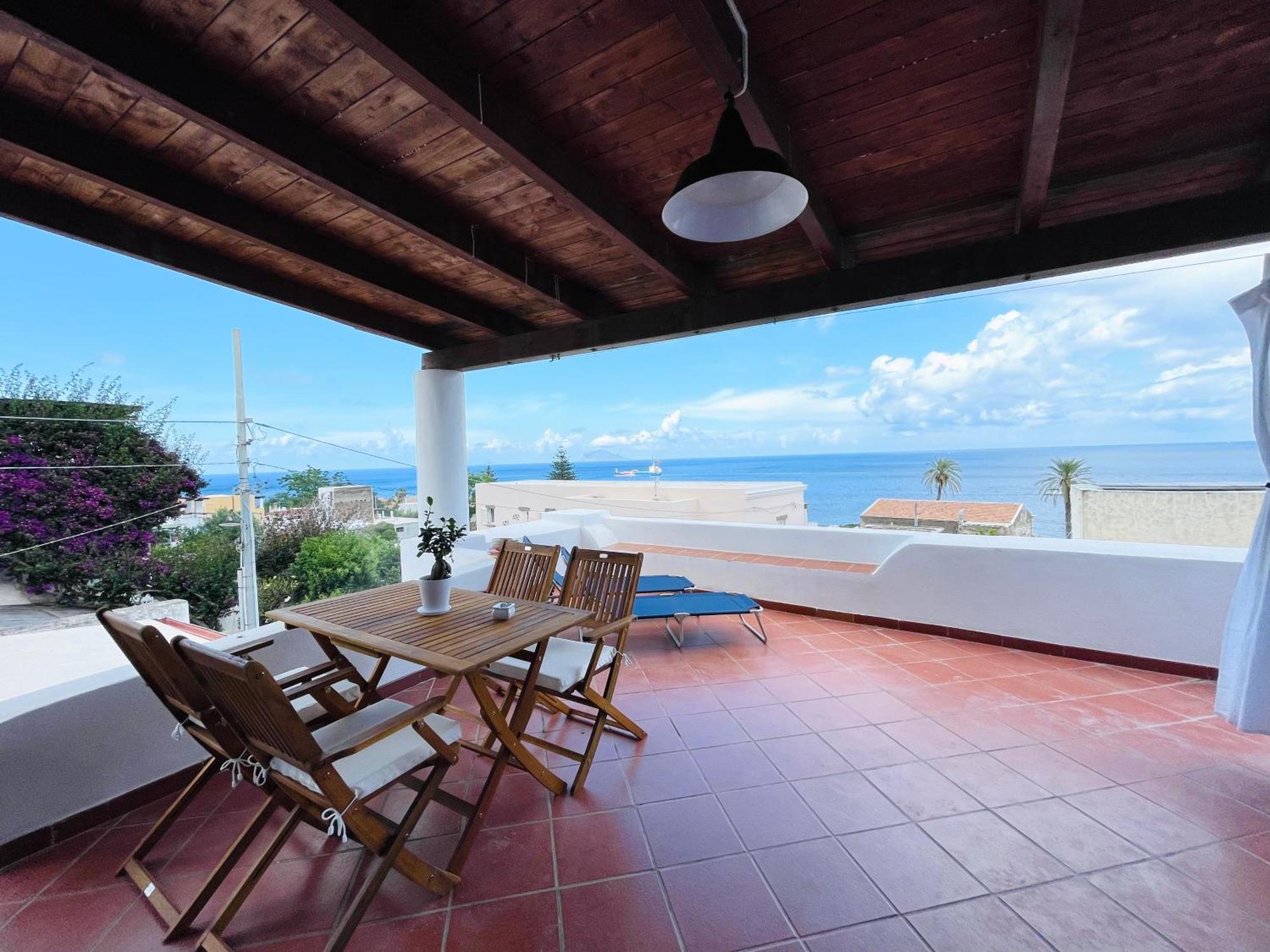 Villa Margherita - Appartamenti A Due Passi Dal Corso Di Santa Marina Salina A 100 Mt Dalla Spiaggia Zewnętrze zdjęcie